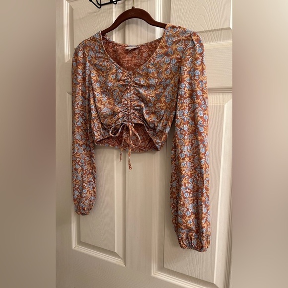 SO~ CROPPED TOP~LONG SLEEVES~XS - Picture 3 of 9